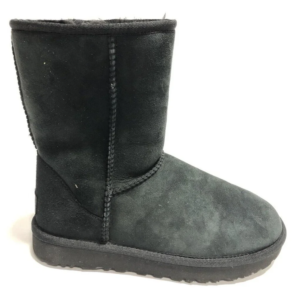 UGG Women’s Classic Short II, Black Winter Boots, Size 7M